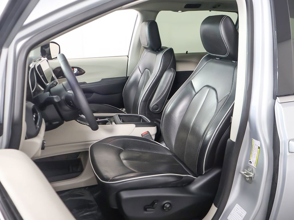 Used 2024 Chrysler Pacifica Limited FWD image 31