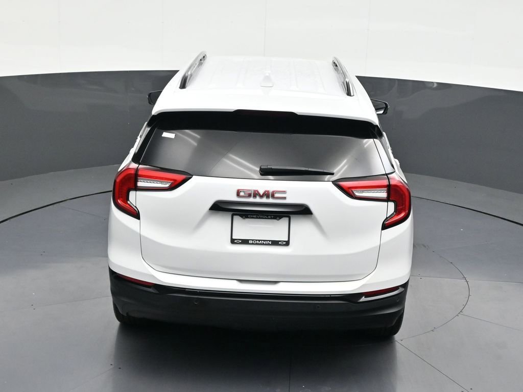 Used 2024 GMC Terrain SLE w/ Driver Convenience Package image 18