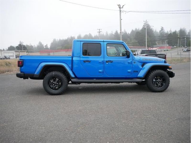 New 2025 Jeep Gladiator Sport image 6