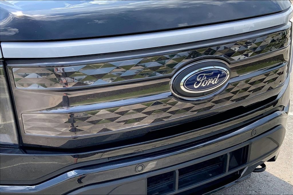 Used 2023 Ford F150 Lightning Platinum AWD/4WD image 30
