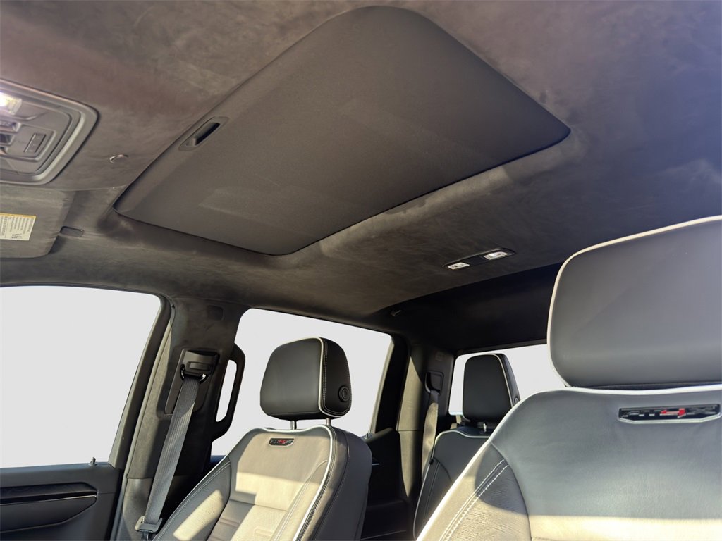 Used 2025 GMC Sierra 1500 AT4X image 8