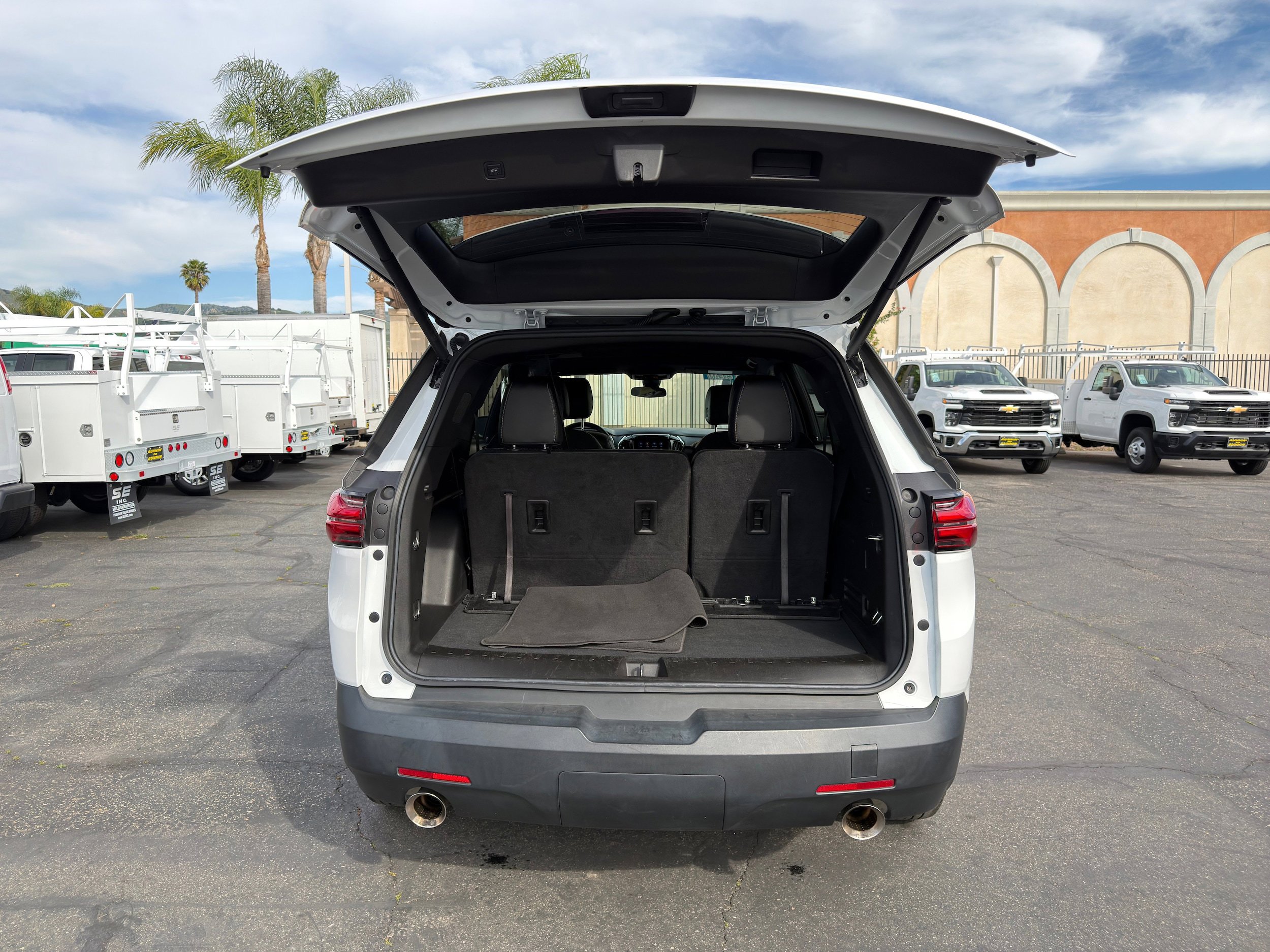 Used 2023 Chevrolet Traverse LT FWD image 12