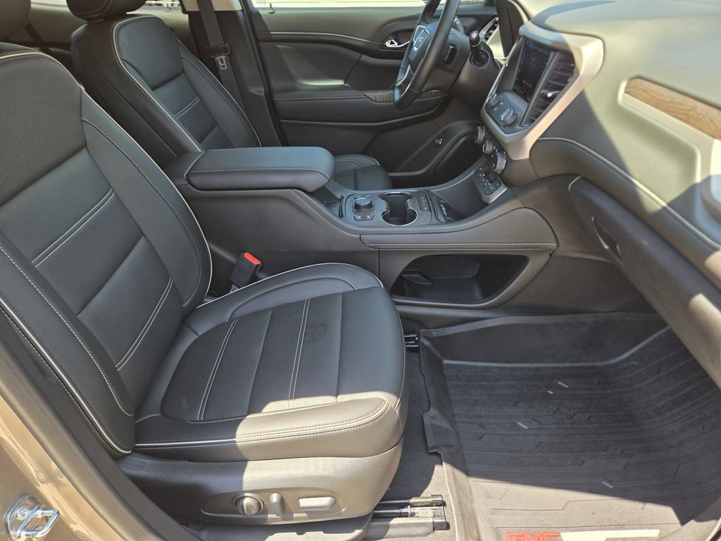 Used 2023 GMC Acadia Denali w/ Denali Technology Package FWD image 14