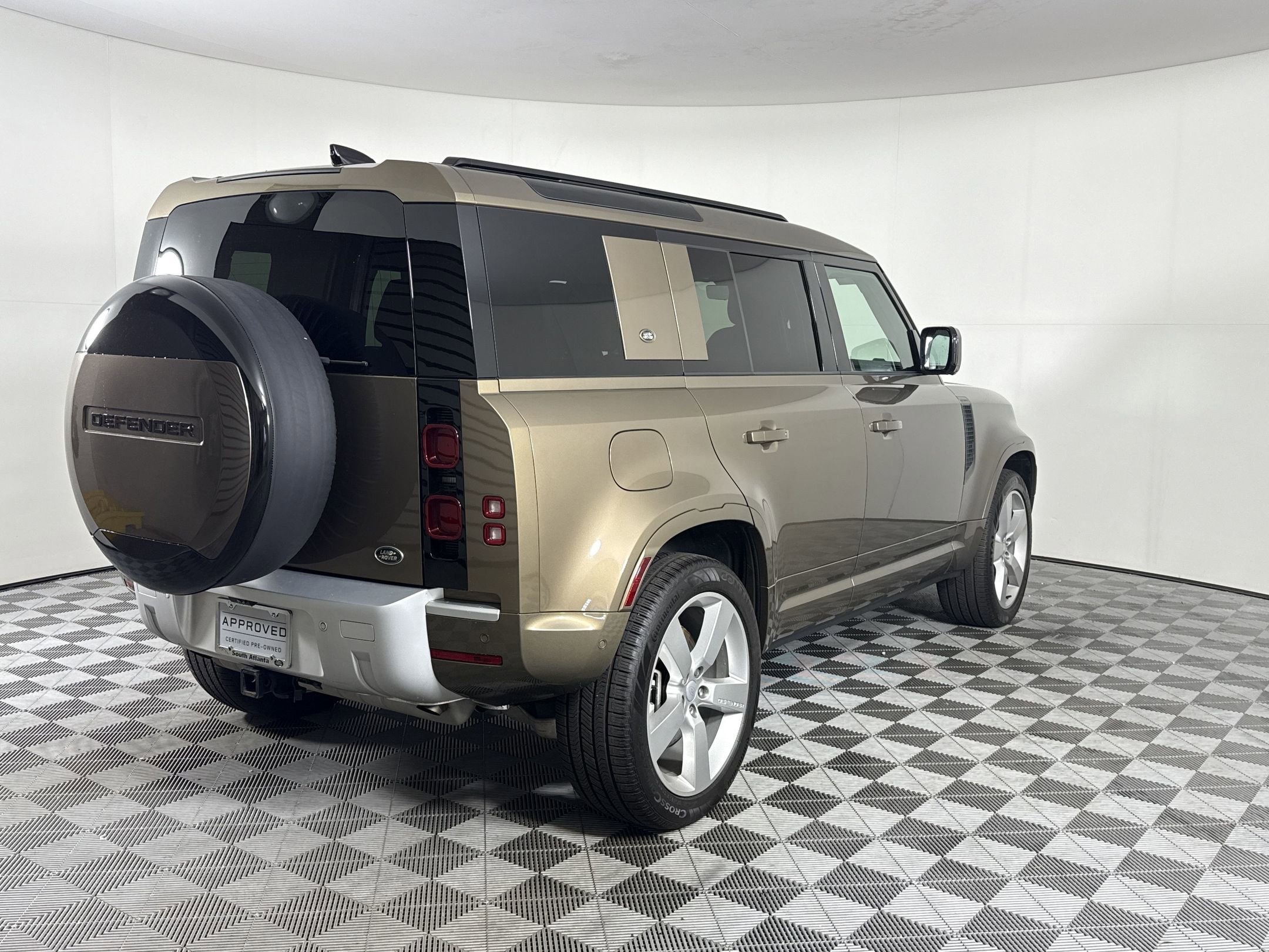 Certified 2022 Land Rover Defender 110 XS Edition AWD/4WD image 9