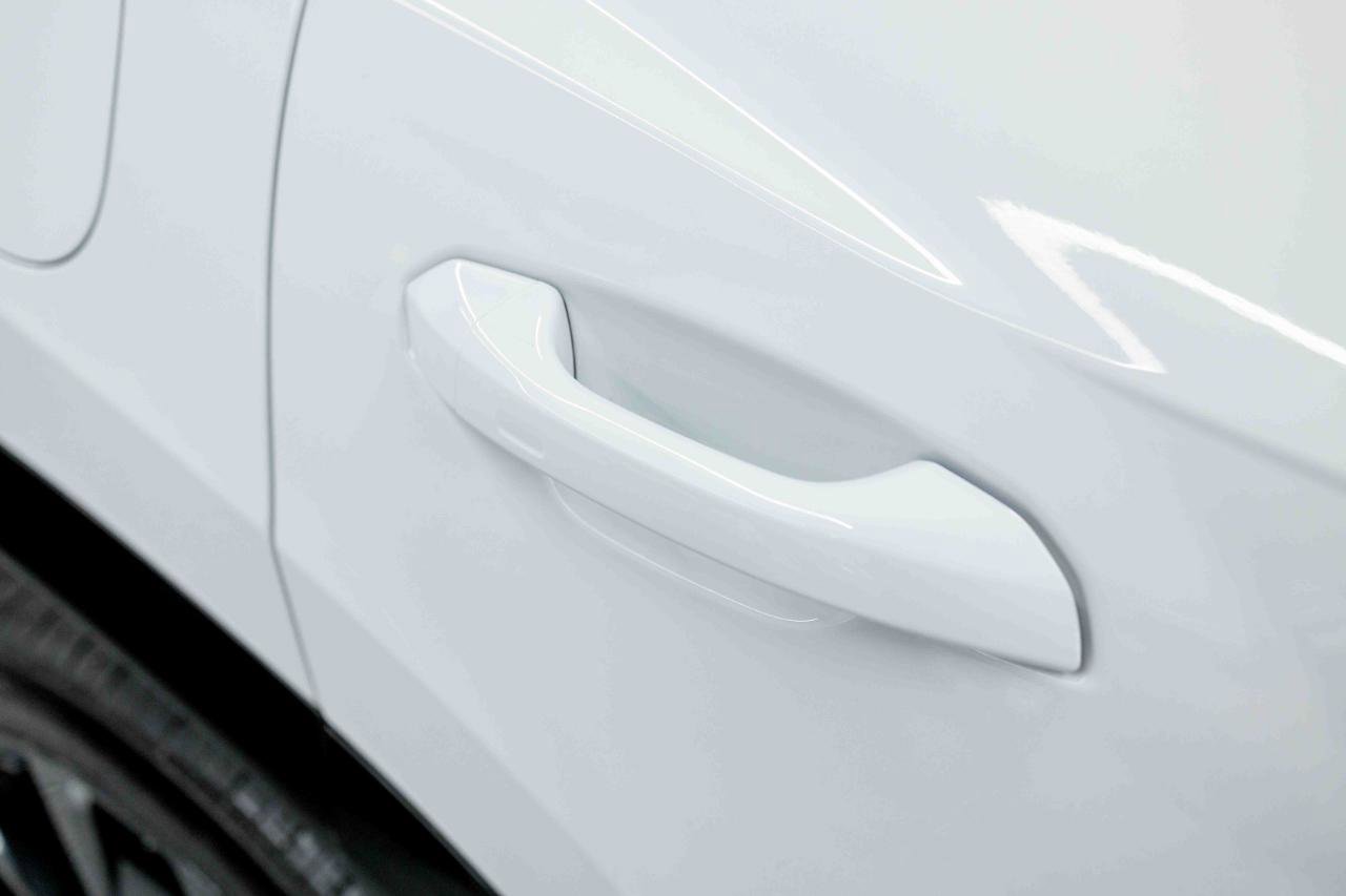 Used 2020 Lamborghini Urus Base image 18