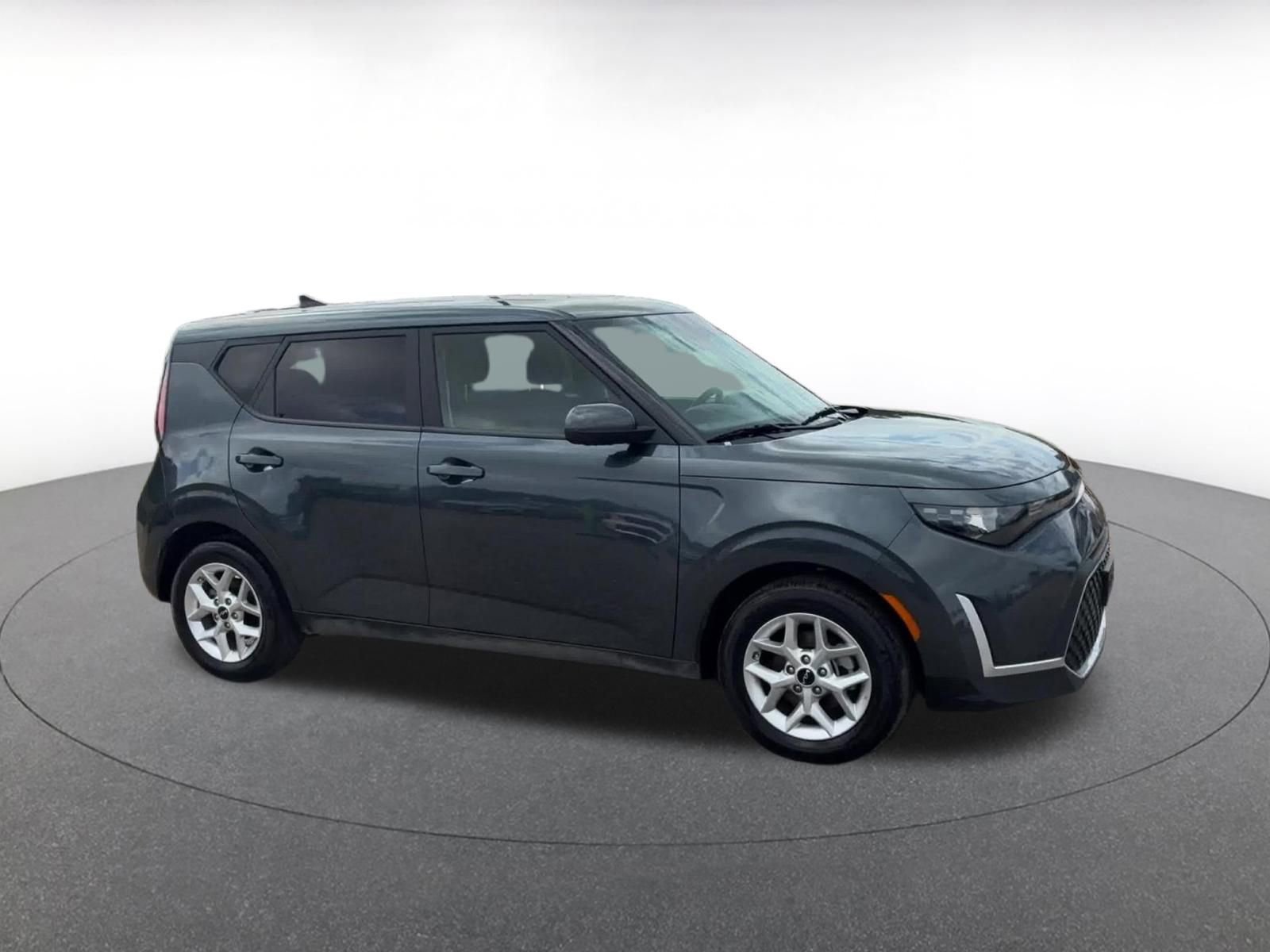 Used 2025 Kia Soul LX w/ LX Technology Package image 2
