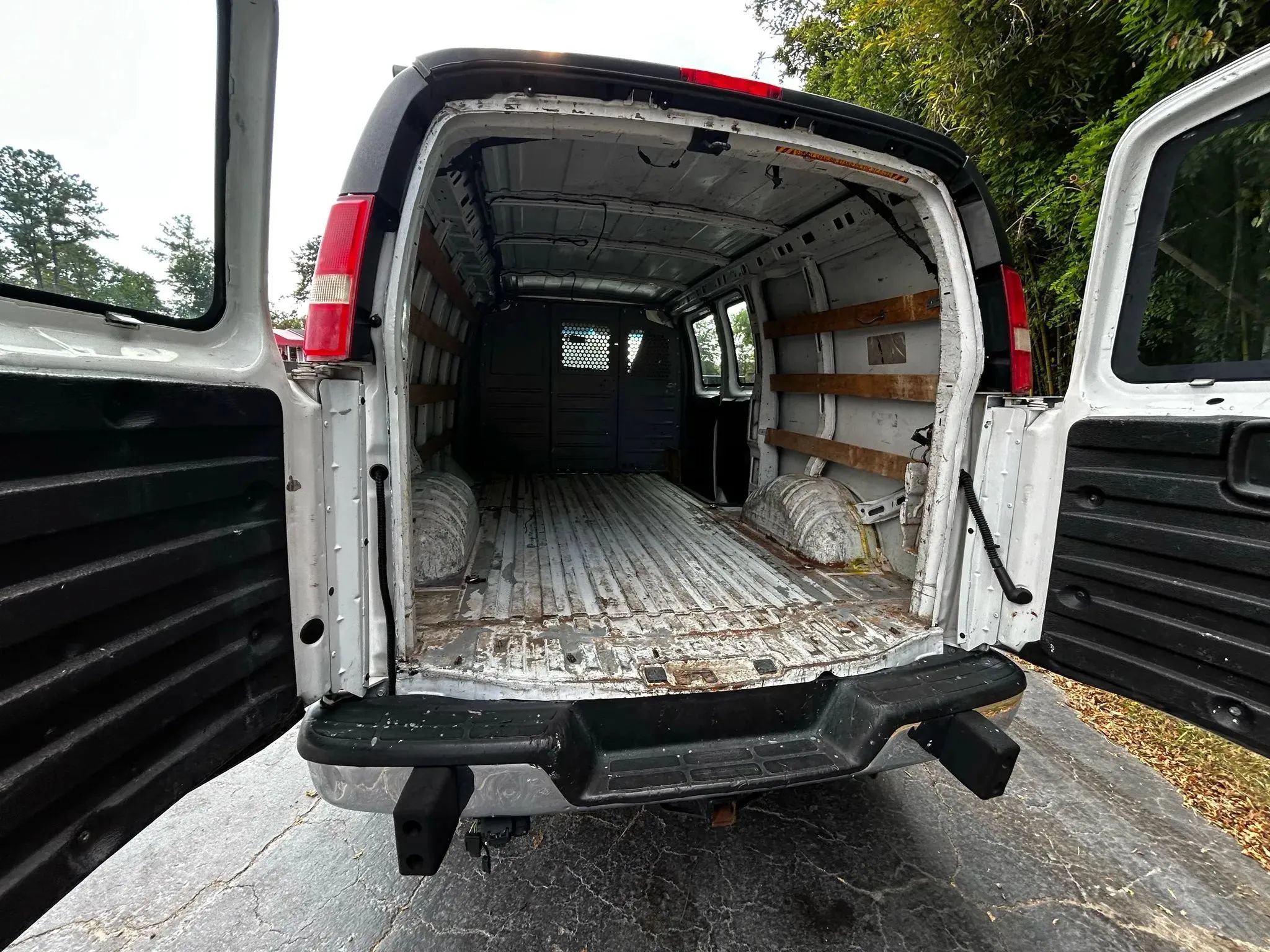 Used 2017 GMC Savana 2500 RWD image 13