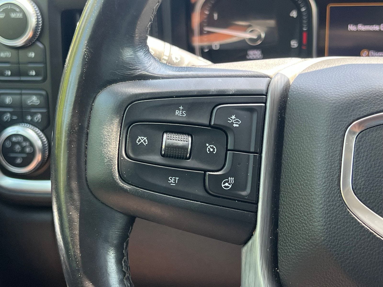 Used 2022 GMC Sierra 3500 Denali w/ Denali Ultimate Package AWD/4WD image 29
