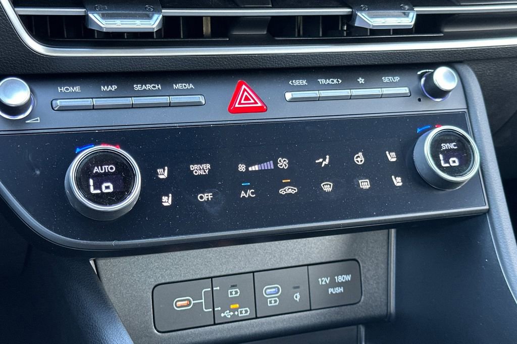 New 2025 Hyundai Sonata Limited image 17