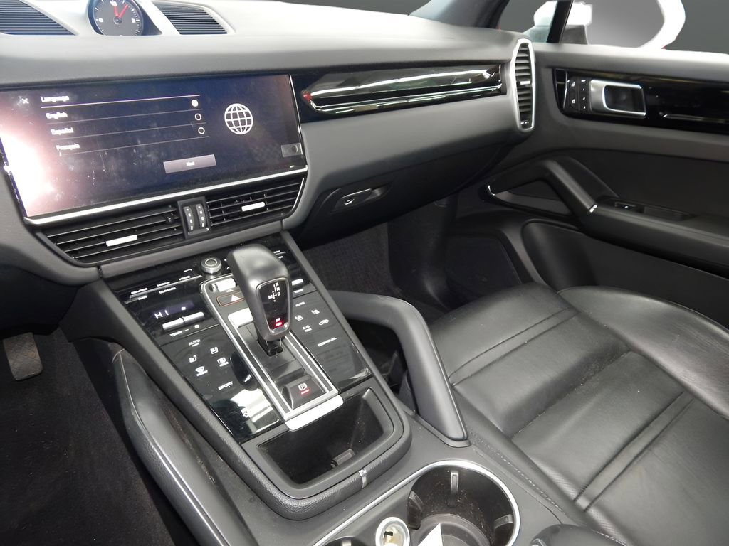 Used 2023 Porsche Cayenne image 20