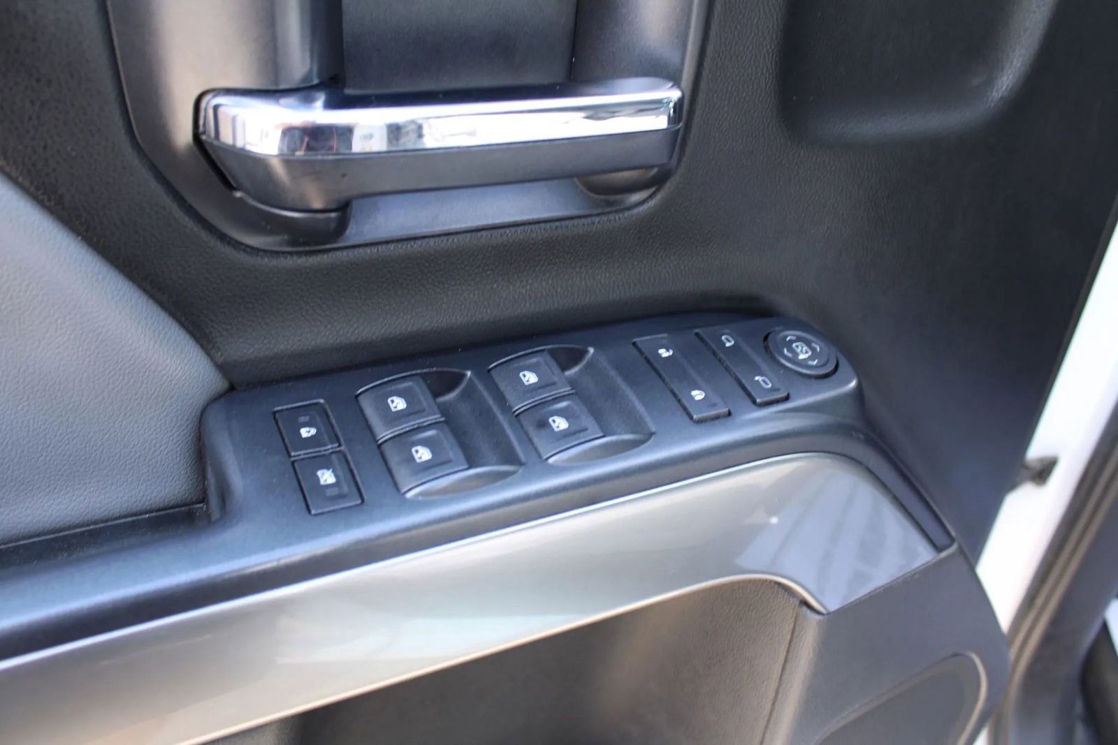 Used 2017 Chevrolet Silverado 1500 LT w/ All Star Edition image 18