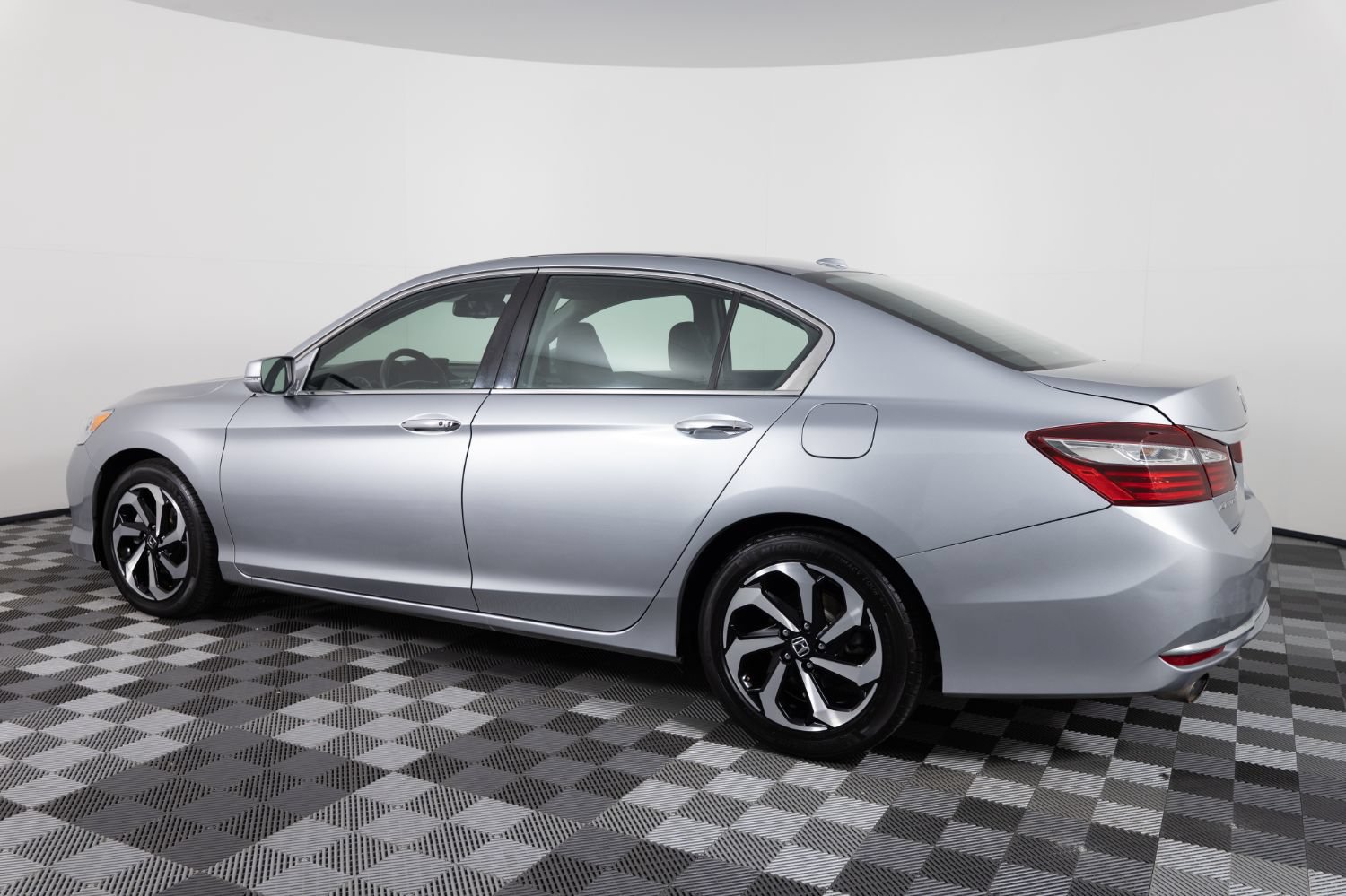 Used 2017 Honda Accord EX-L image 4
