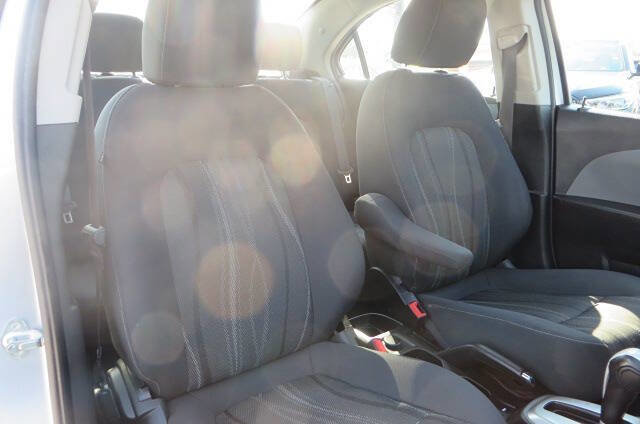 Used 2017 Chevrolet Sonic LT w/ Convenience Package image 38
