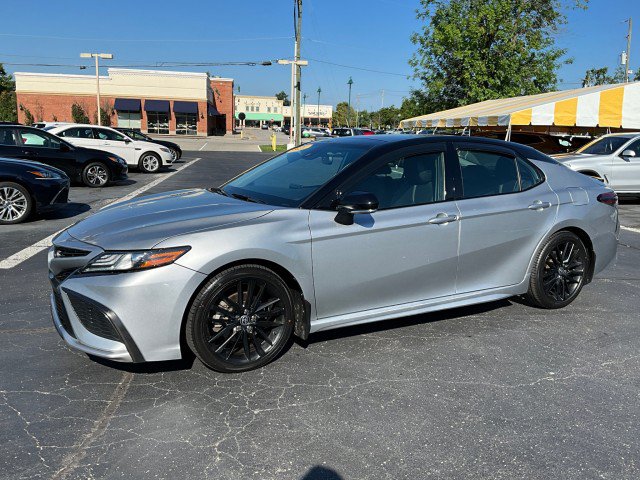 Used 2021 Toyota Camry XSE FWD image 3