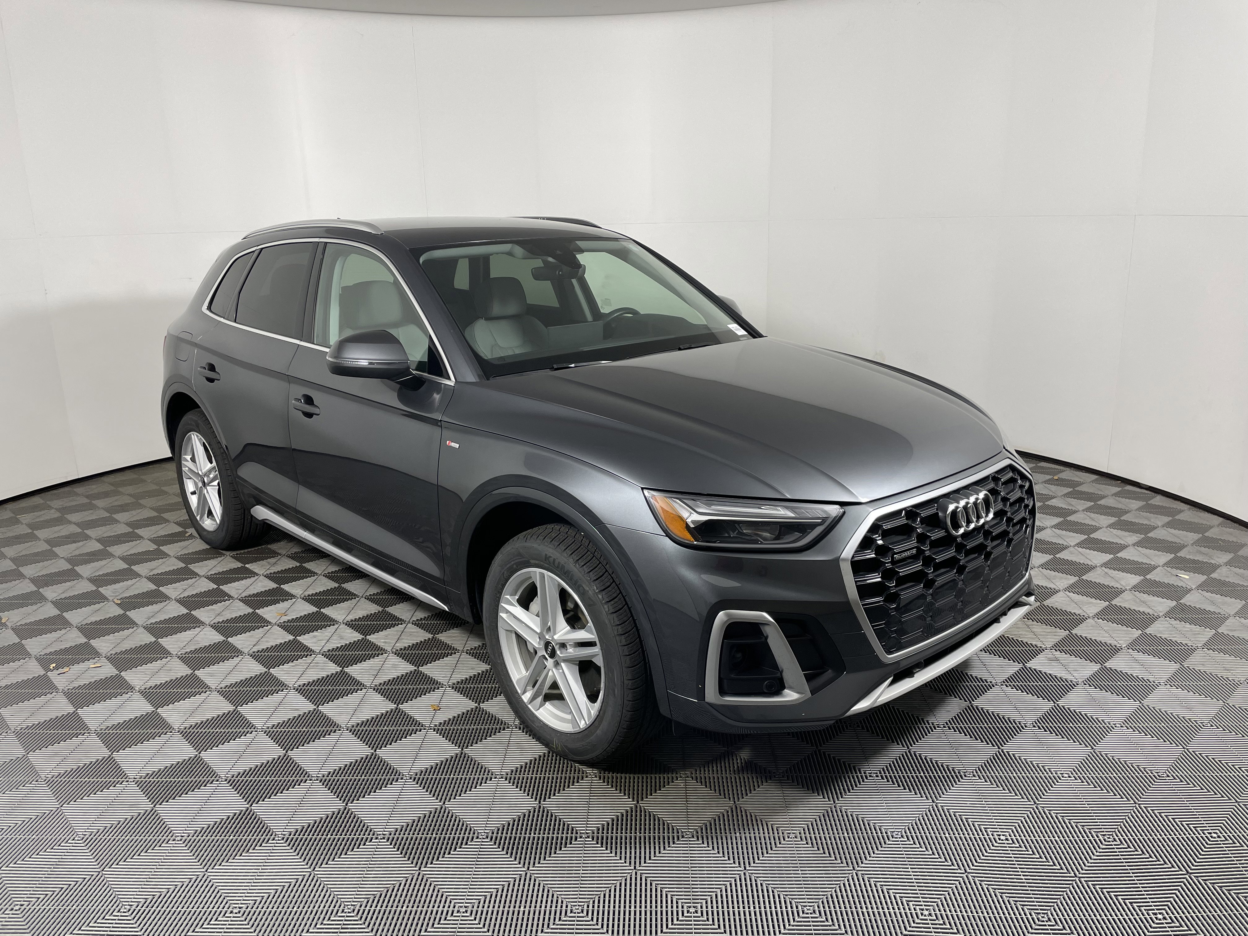 Used 2022 Audi Q5 e Premium w/ Convenience Package image 7