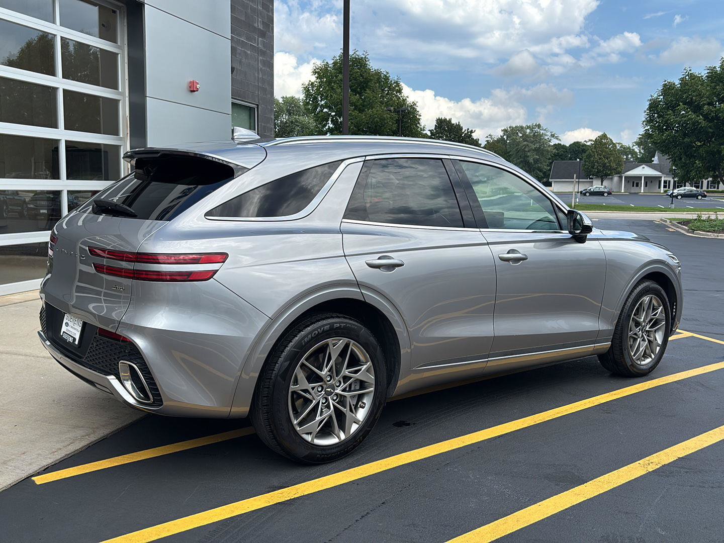 Used 2025 Genesis GV70 2.5T AWD/4WD image 6