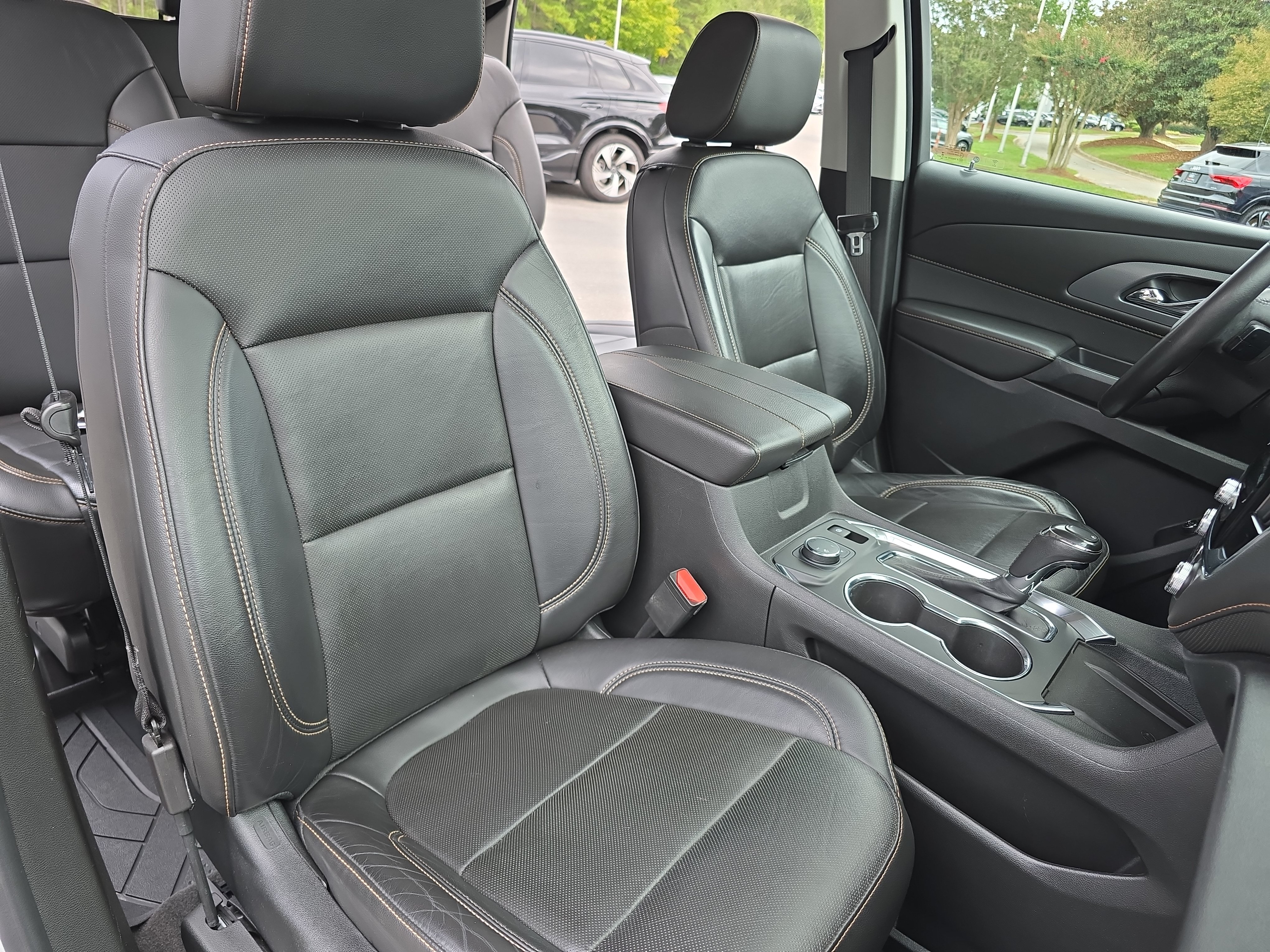 Used 2020 Chevrolet Traverse Premier w/ Redline Edition AWD/4WD image 10