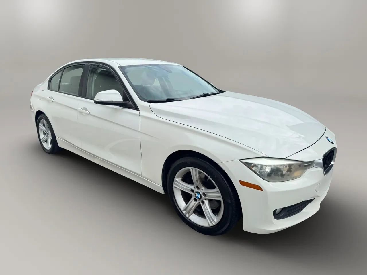 Used 2015 BMW 320i Sedan RWD image 4