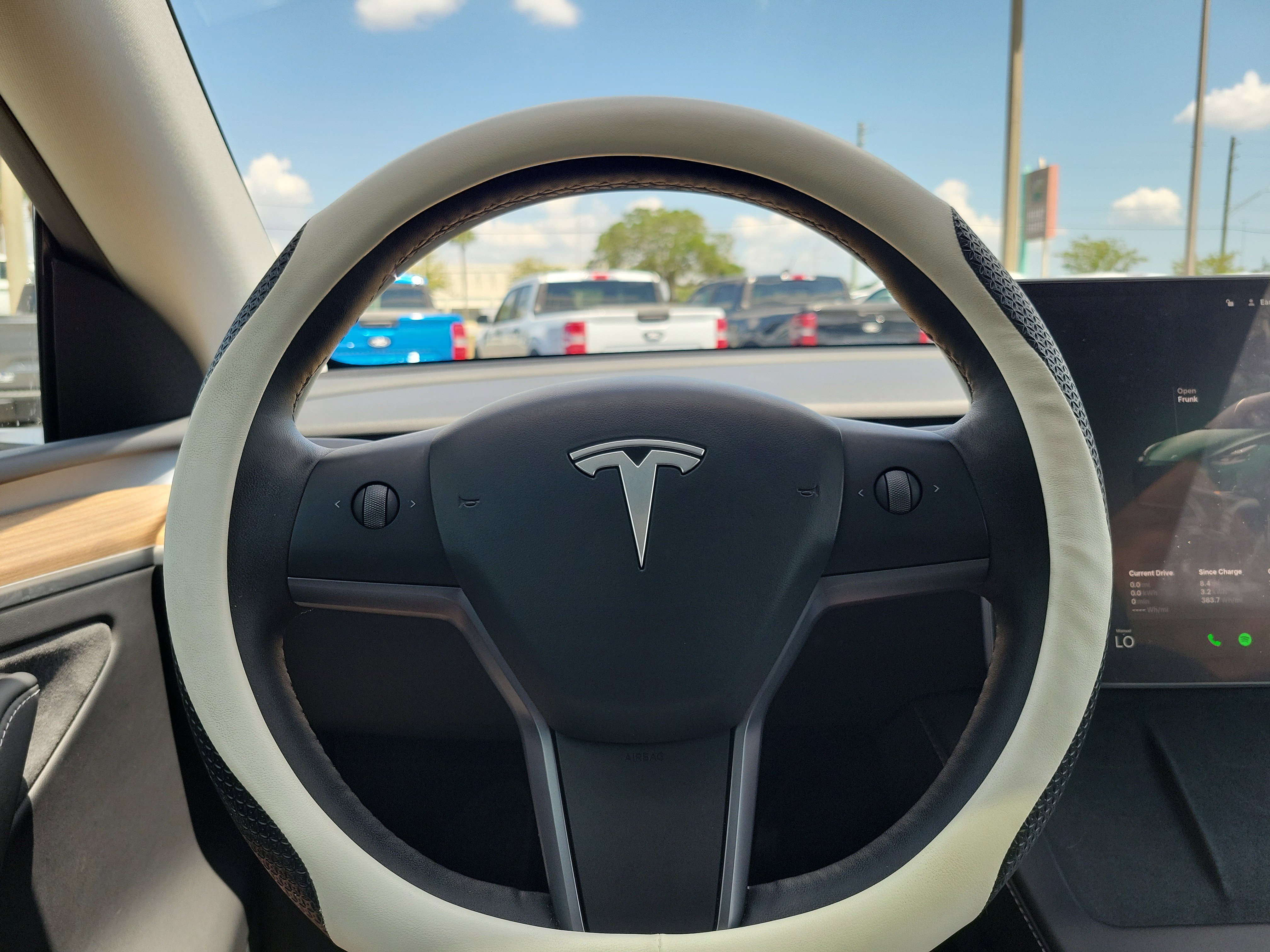 Used 2025 Tesla Model Y Long Range AWD/4WD image 21