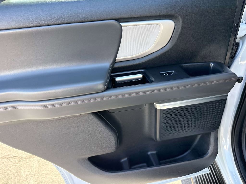 Certified 2025 Ford Expedition Active image 10