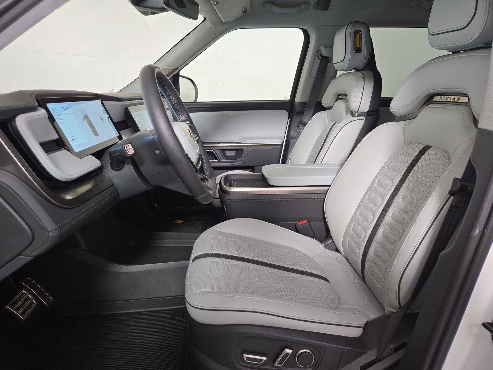 Used 2024 Rivian R1S Adventure image 19