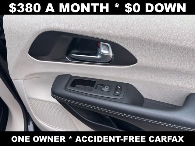 Used 2024 Chrysler Pacifica Touring-L FWD image 14