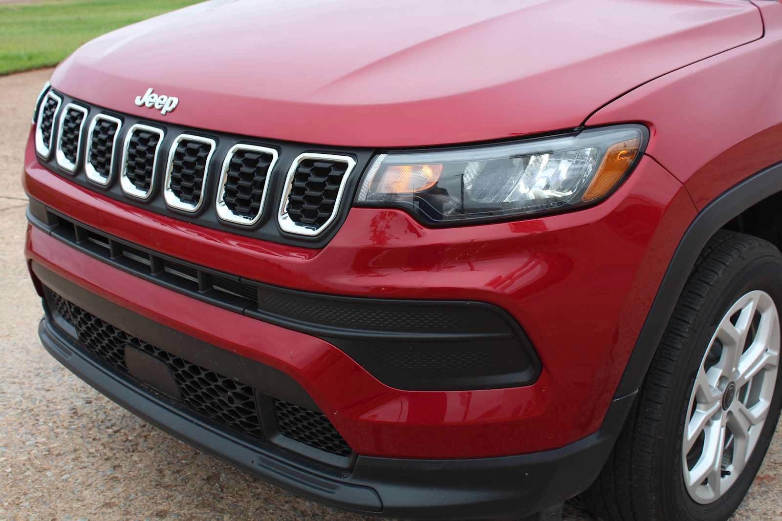 Used 2025 Jeep Compass Sport AWD/4WD image 6