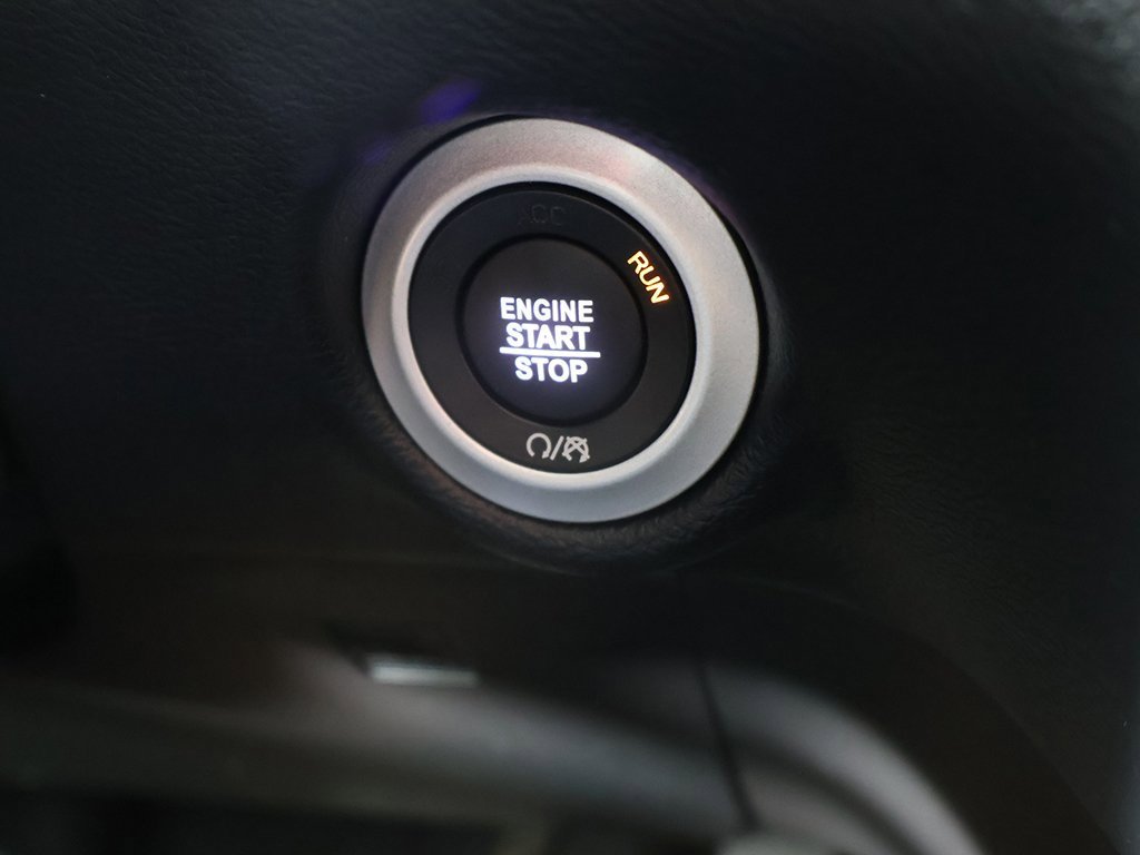 Used 2025 Chrysler Pacifica Select image 36