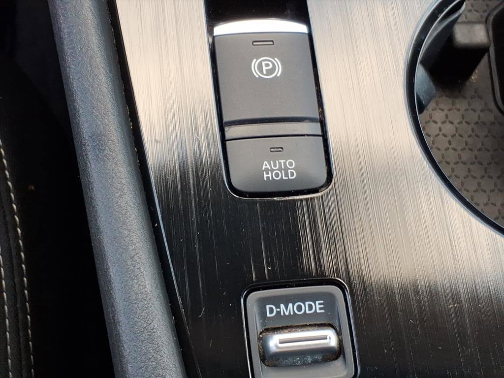 Used 2023 Nissan Rogue SV image 7