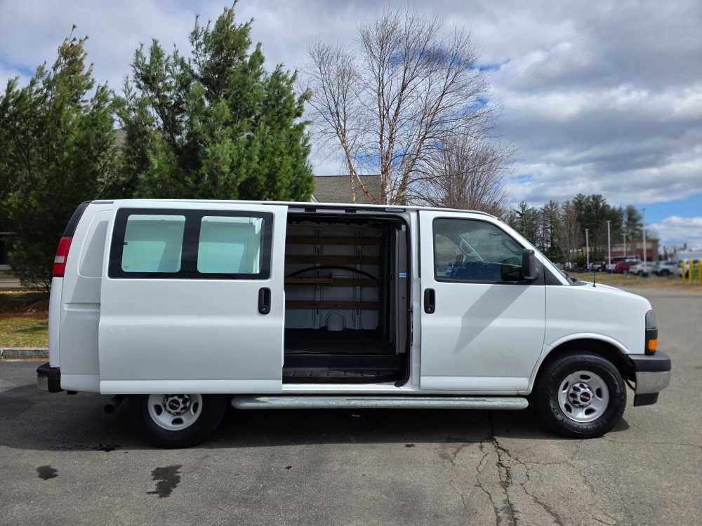 Used 2017 GMC Savana 2500 image 21