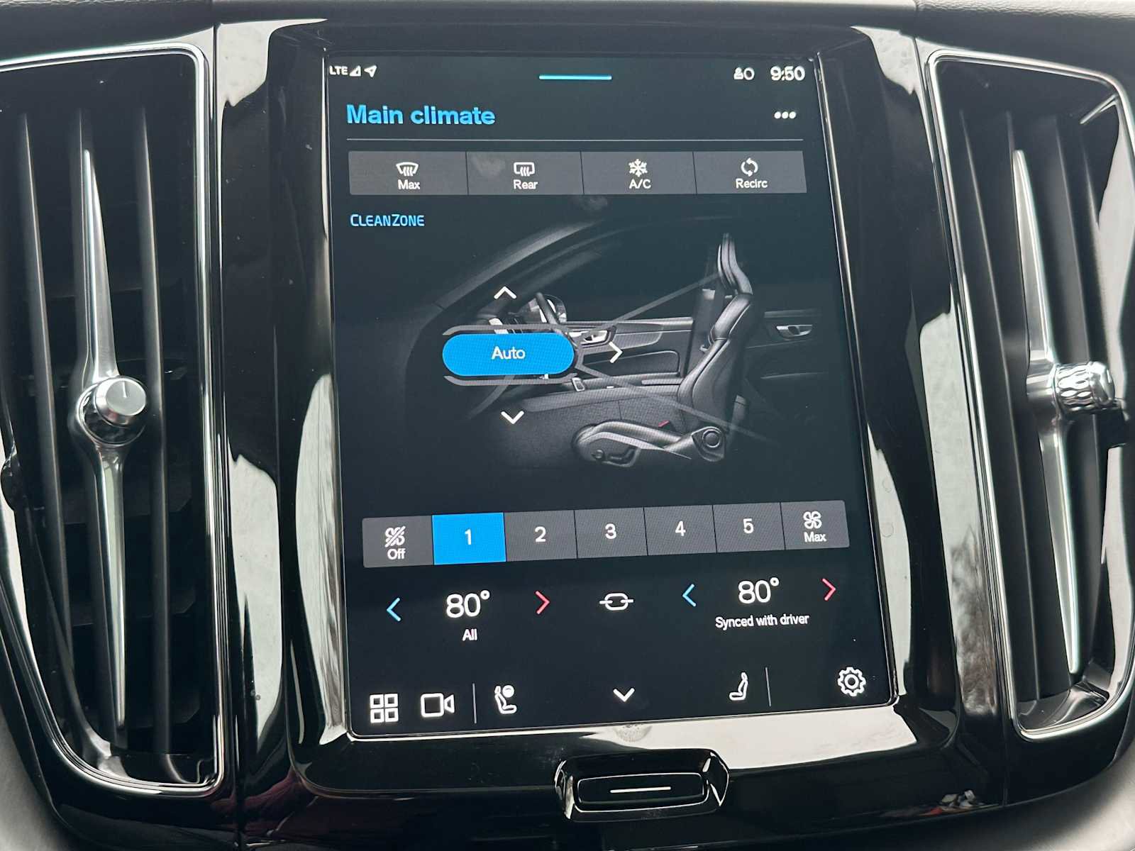 Used 2025 Volvo XC60 B5 Core w/ Protection Package Premier image 28