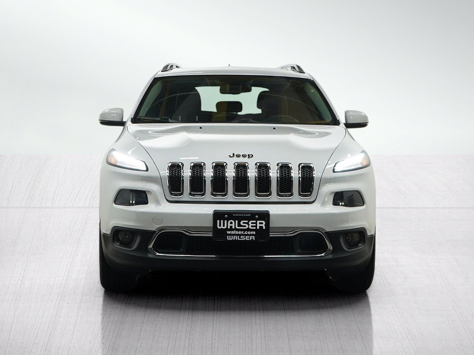 Used 2015 Jeep Cherokee Limited w/ Luxury Group AWD/4WD image 8