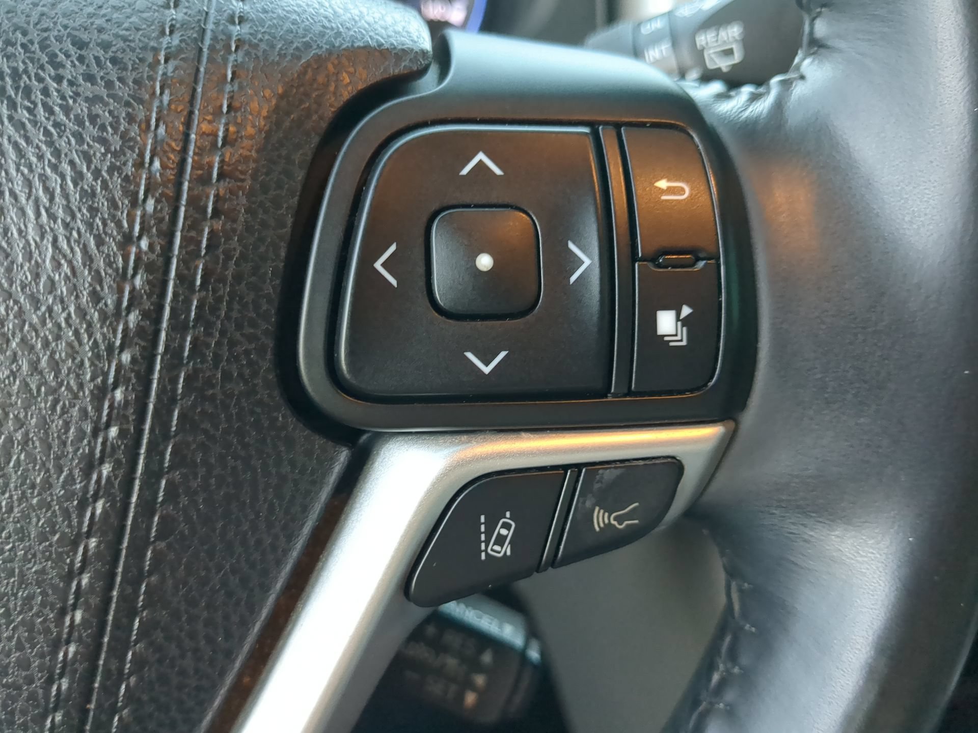 Used 2017 Toyota Highlander XLE AWD/4WD image 69