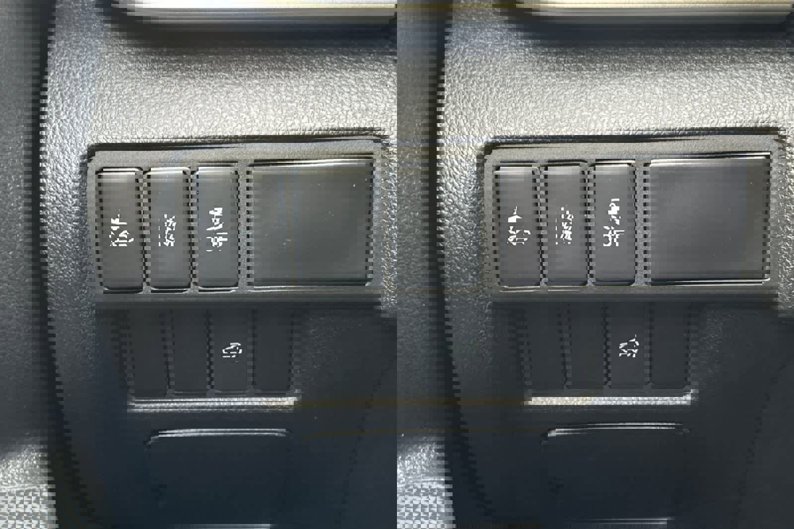 Used 2025 Mitsubishi Eclipse Cross SE image 32