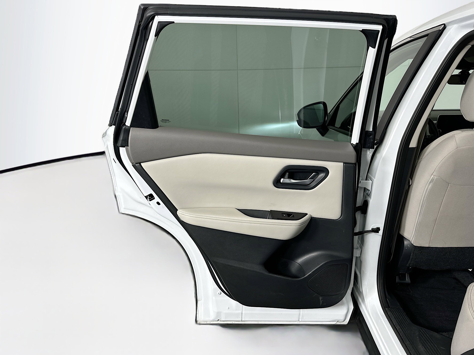 Used 2025 Nissan Rogue SV image 26