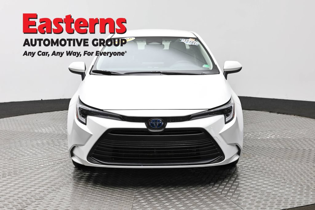 Used 2024 Toyota Corolla LE FWD image 2