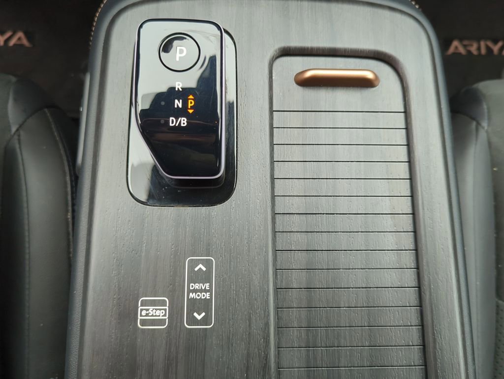 Used 2024 Nissan Ariya AWD image 12