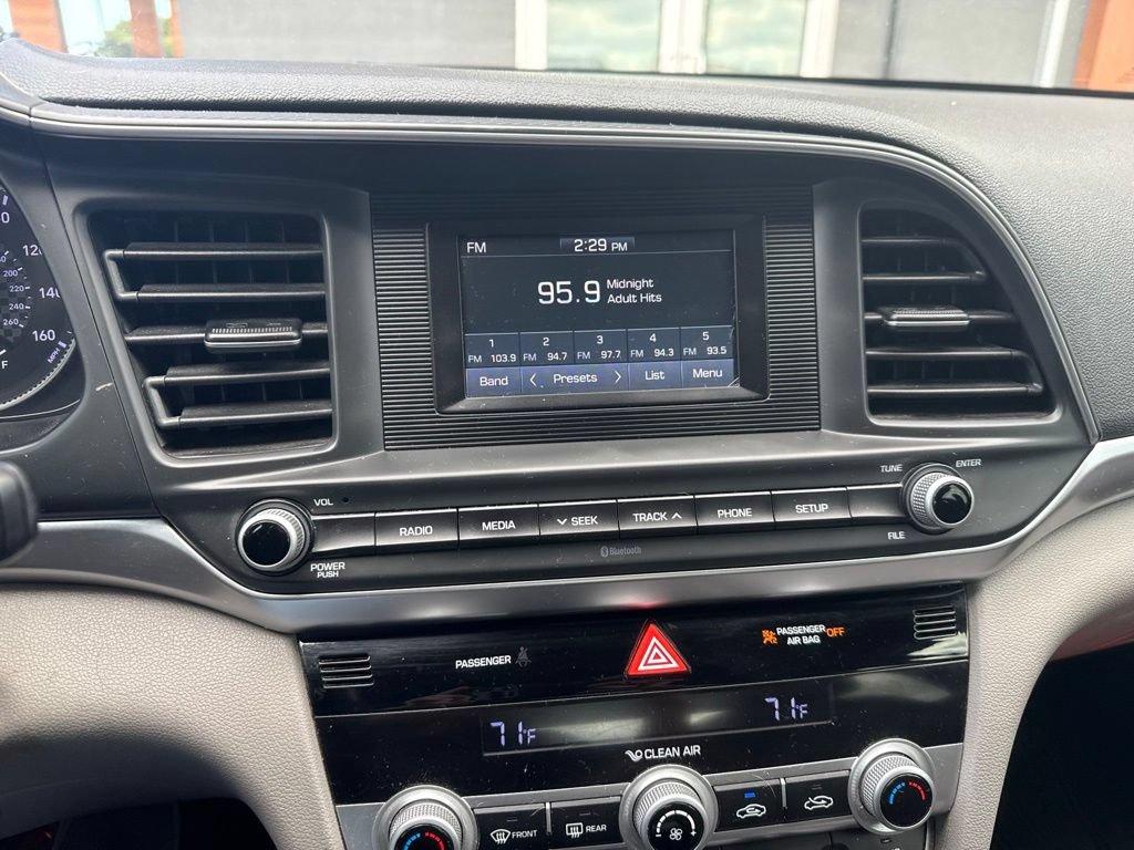 Used 2020 Hyundai Elantra SE FWD image 11