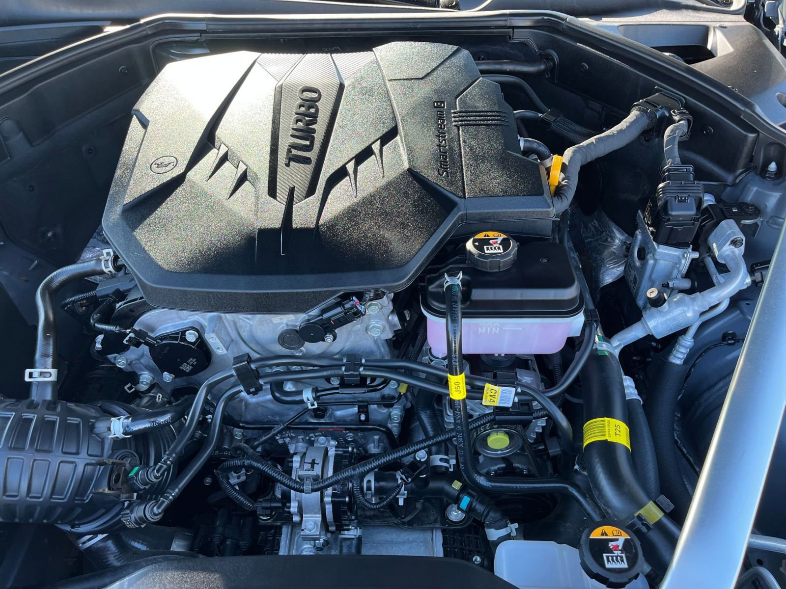 Used 2025 Genesis G70 2.5T image 32