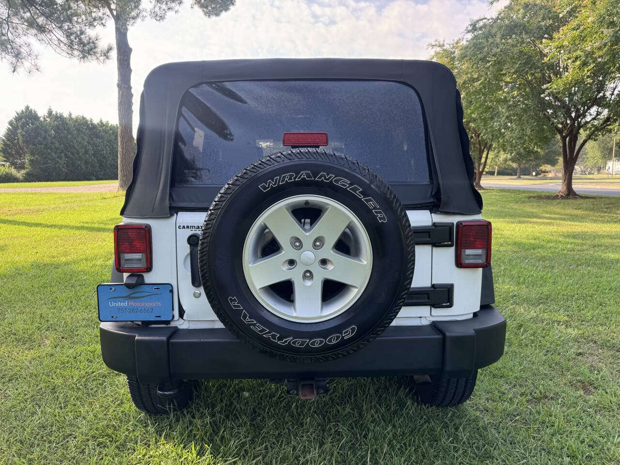 Used 2010 Jeep Wrangler Unlimited Sport AWD/4WD image 7