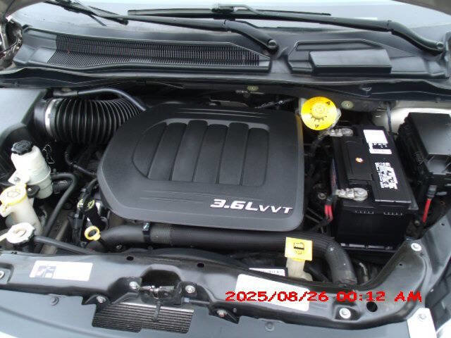 Used 2014 Chrysler Town & Country Touring image 36