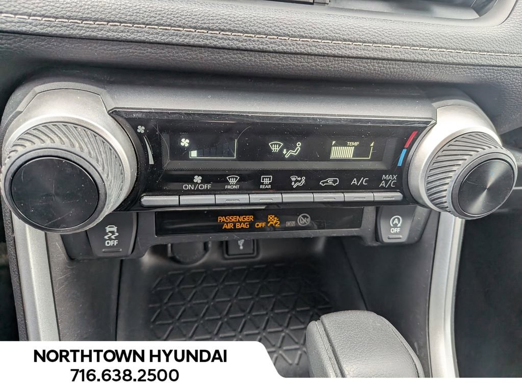 Used 2021 Toyota RAV4 LE AWD/4WD image 18