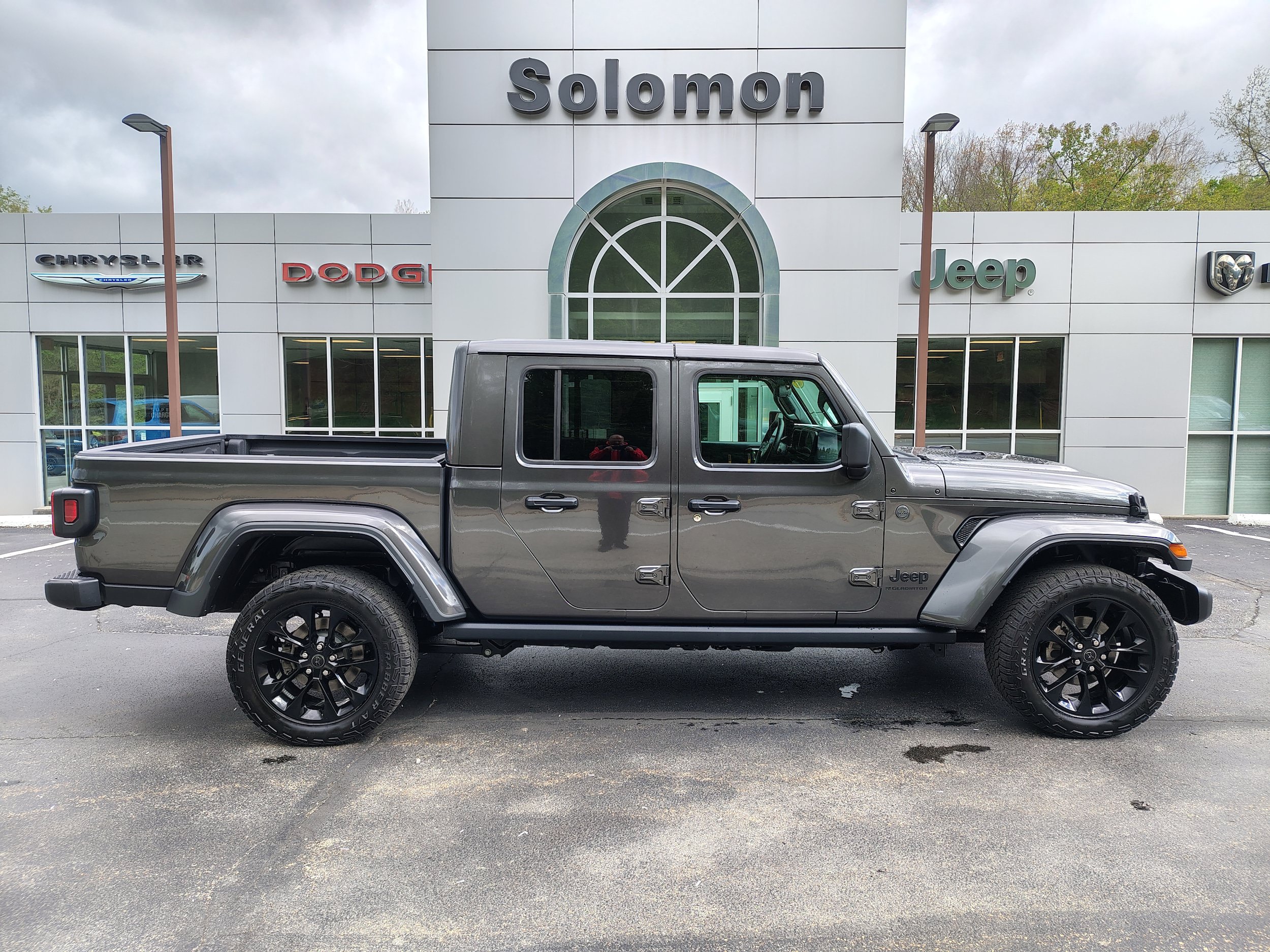 Used 2024 Jeep Gladiator Sport AWD/4WD video 1