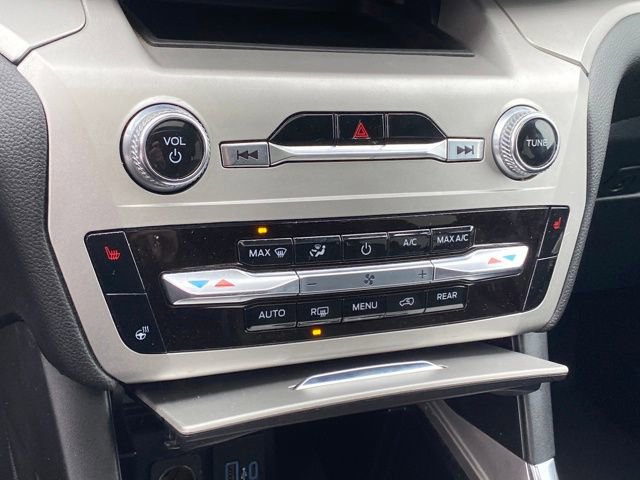 Used 2022 Ford Explorer XLT image 14