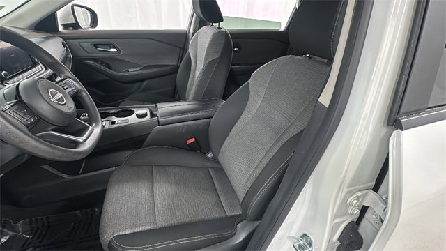 Used 2023 Nissan Rogue SV image 10