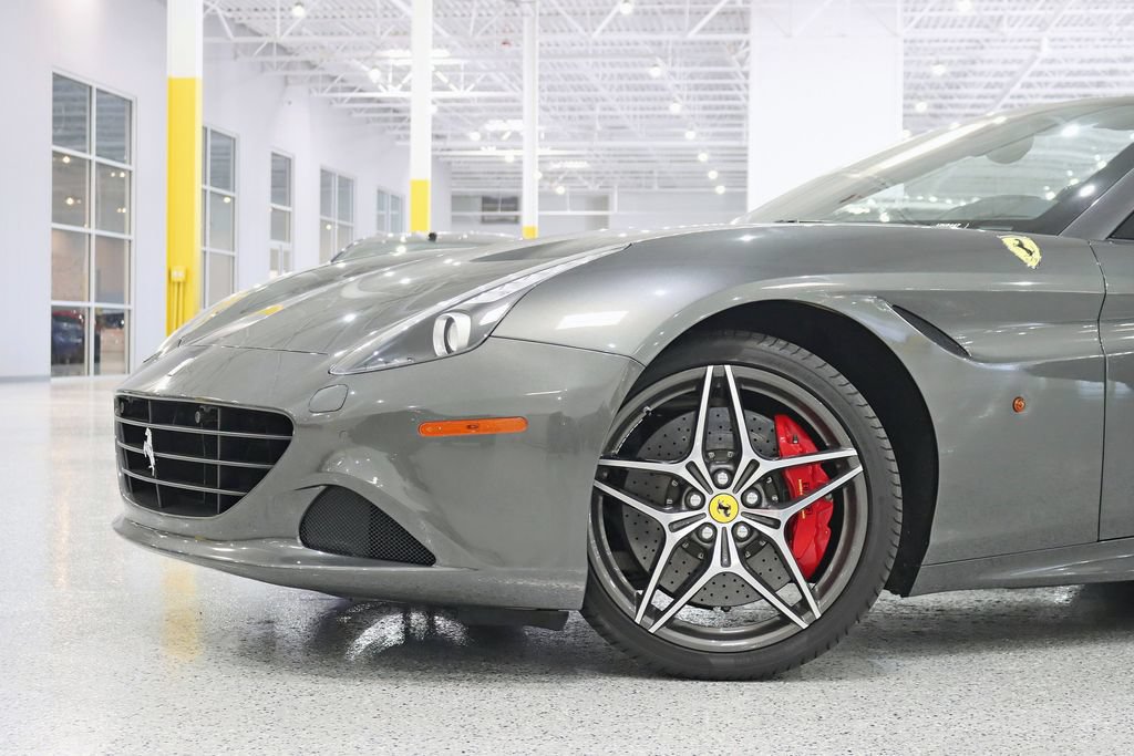 Used 2016 Ferrari California T RWD image 4