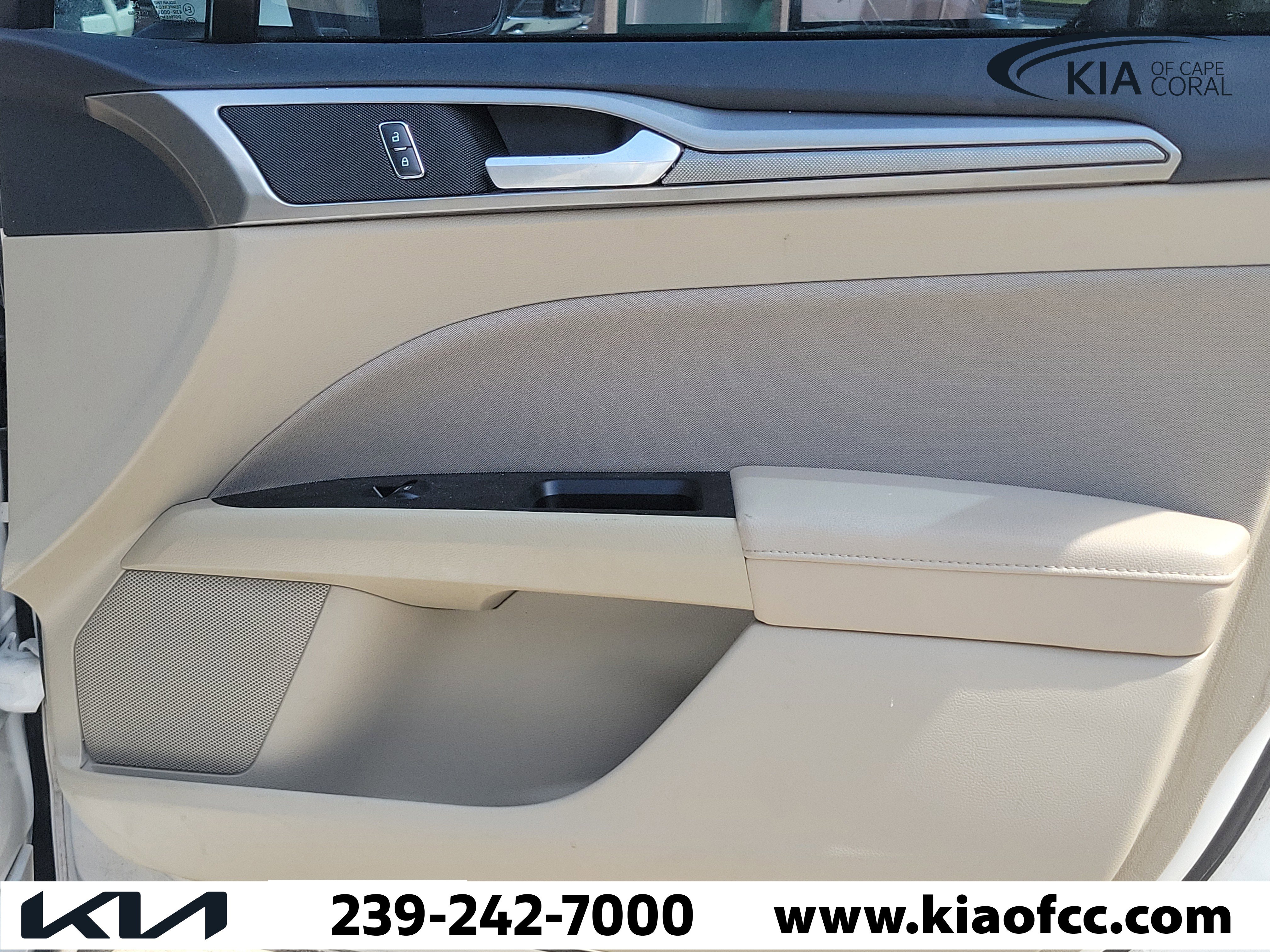 Used 2017 Ford Fusion SE w/ Fusion SE Technology Package image 22