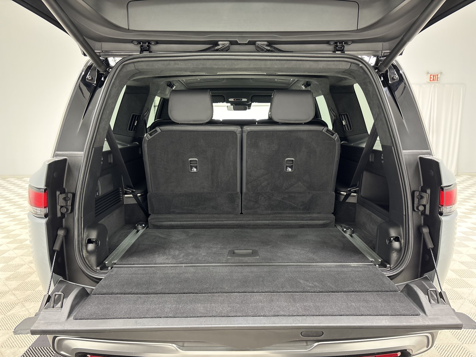Used 2025 Rivian R1S Adventure AWD/4WD image 15