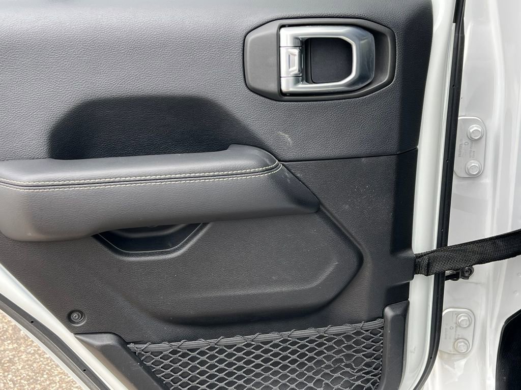 Used 2018 Jeep Wrangler Unlimited Sahara image 34