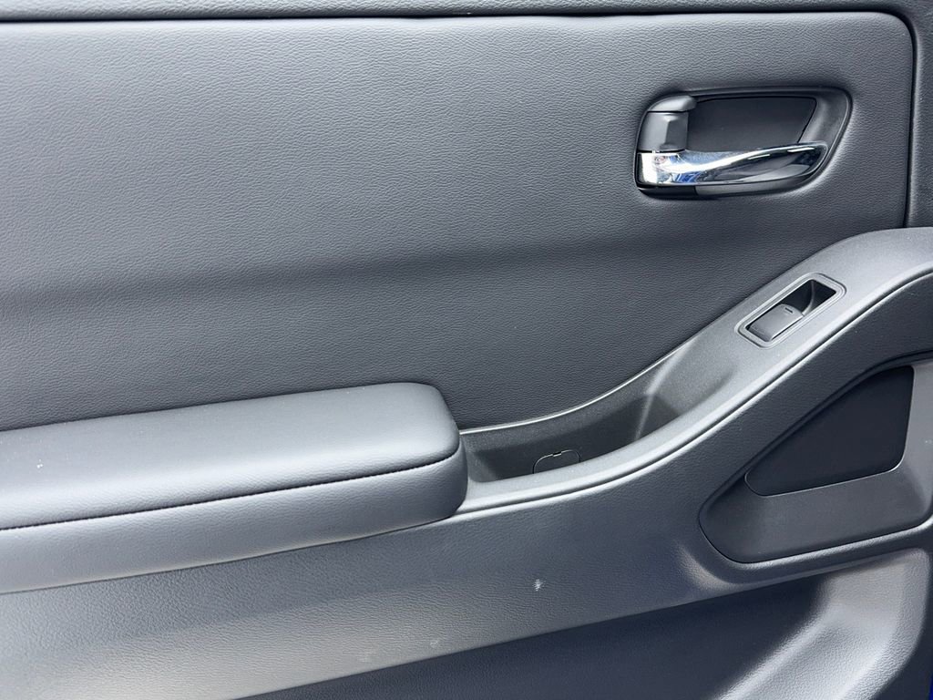 Used 2025 Nissan Frontier SV image 42